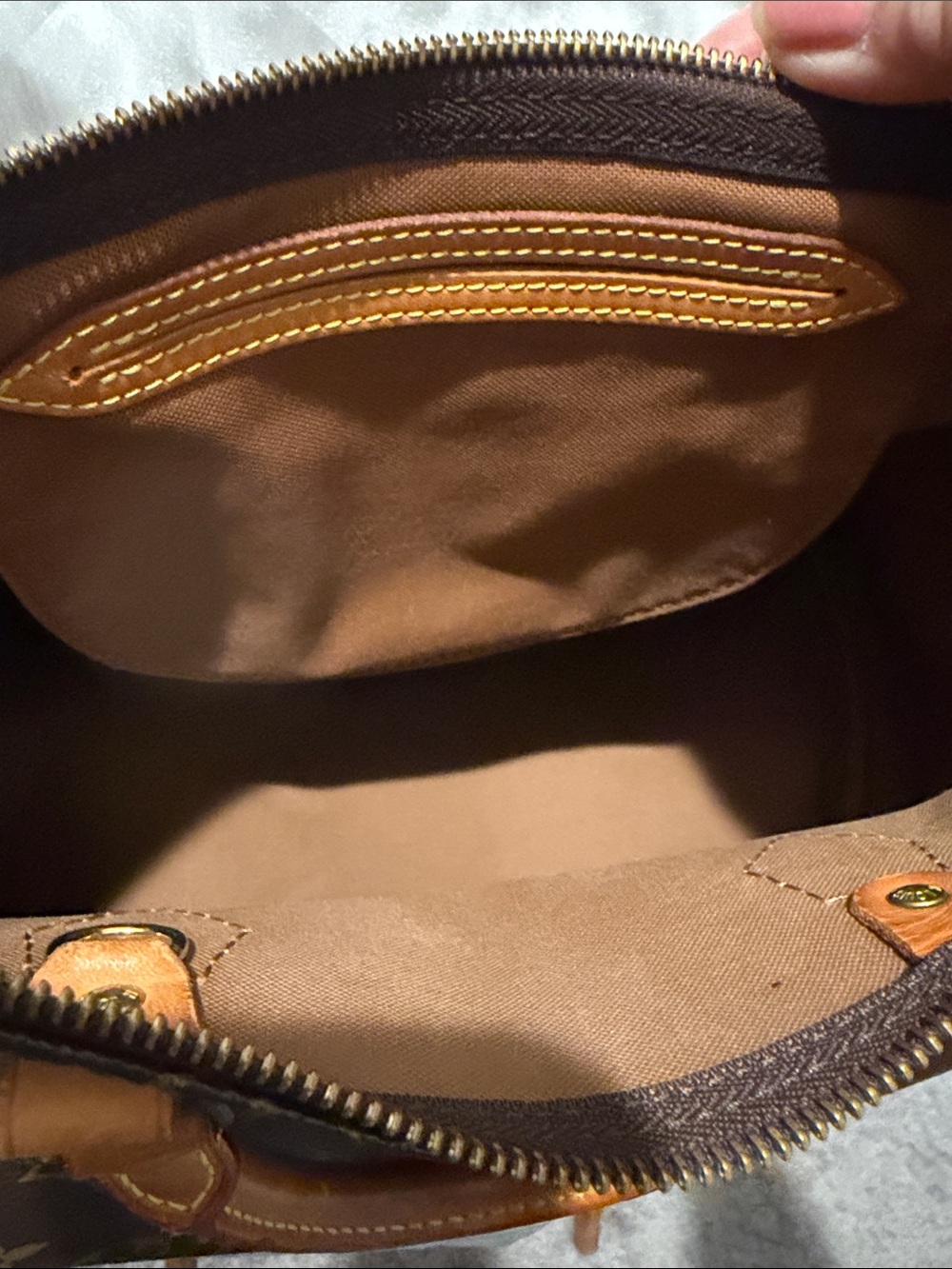 AUTHENTIC Louis Vuitton Monogram Speedy 35 - Preowned - Picture 10 of 13